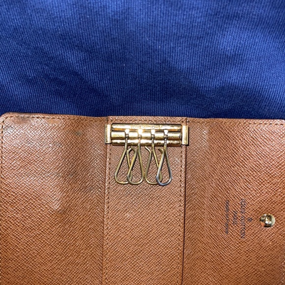 Louis Vuitton key pouch (authentic) CT1180.  Great condition! - Picture 7 of 9